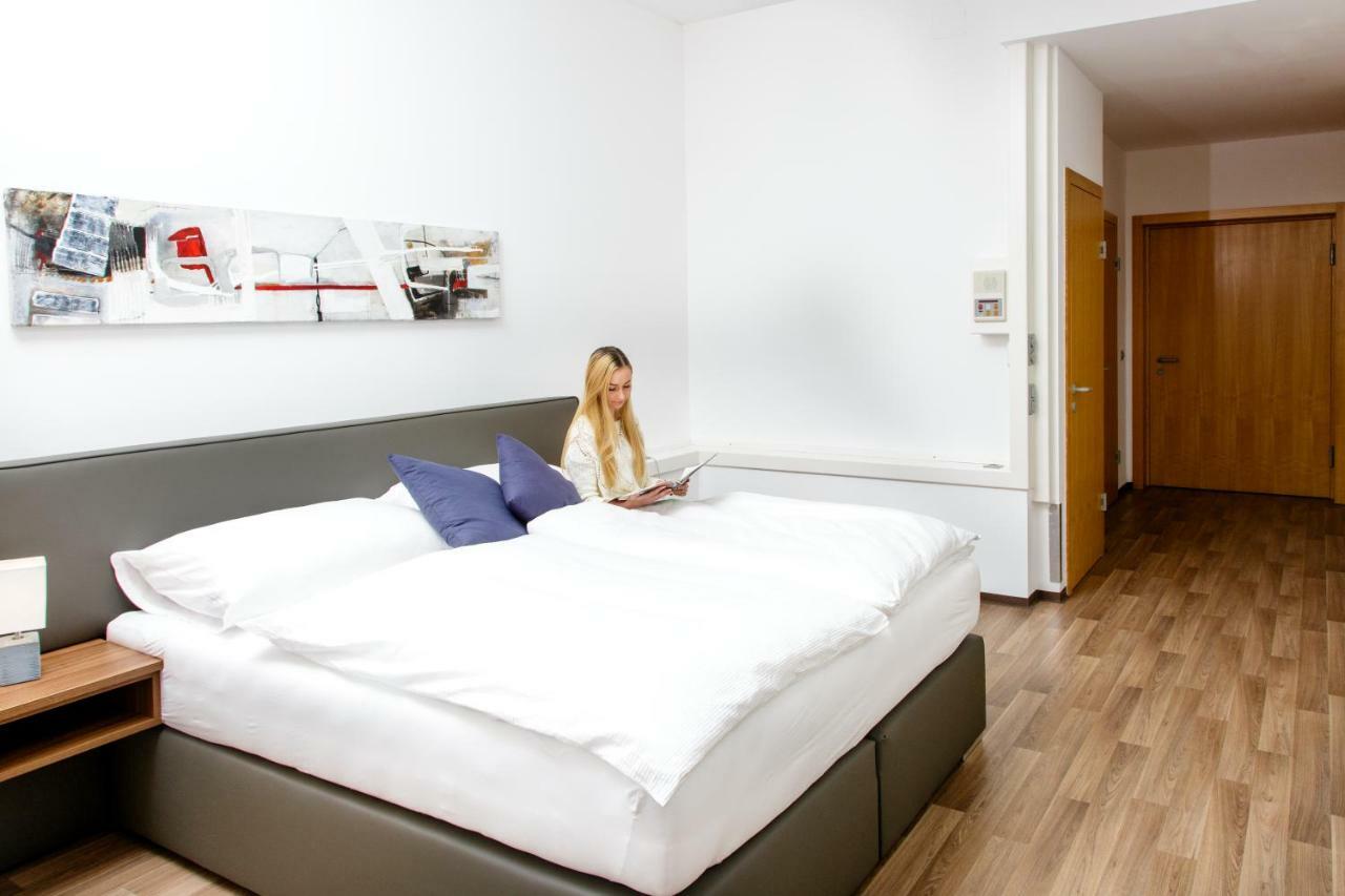 Health Vital Comfort Guestrooms Вельс Екстер'єр фото
